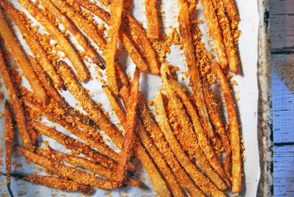 Garlic Paprika Parmesan French Fries | The Charming Detroiter