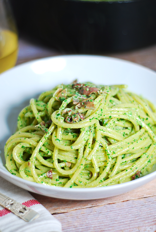 Creamy Kale Pesto Bucatini with Prosciutto - The Charming Detroiter